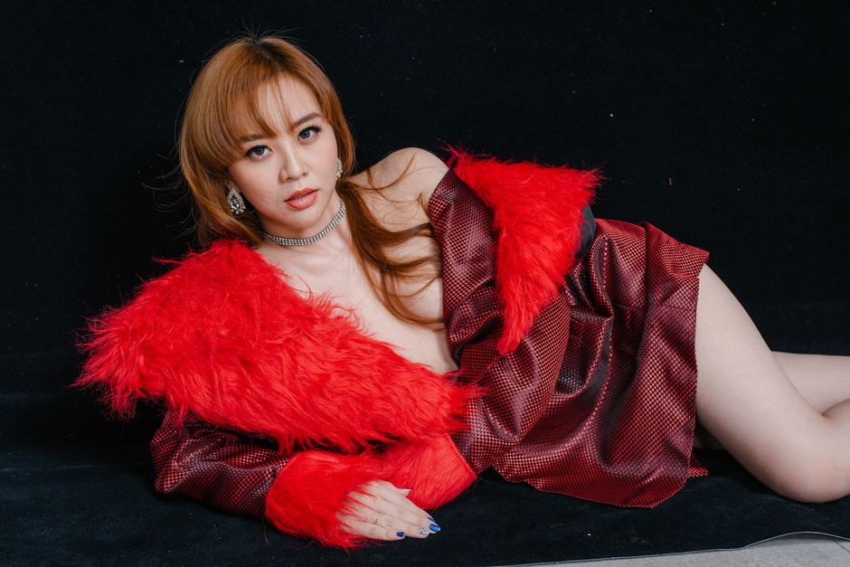 「フリーレンが泣いてるシーンやん」LiSA、“衝撃”の地べたで泣き顔にファン「こんな表情は見たことない」「ギュッとしたくなるほど守りたい」(中日スポーツ)