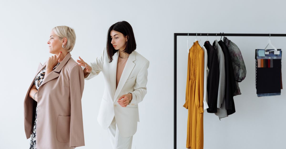 Come abbinare i colori per un look elegante e raffinato
