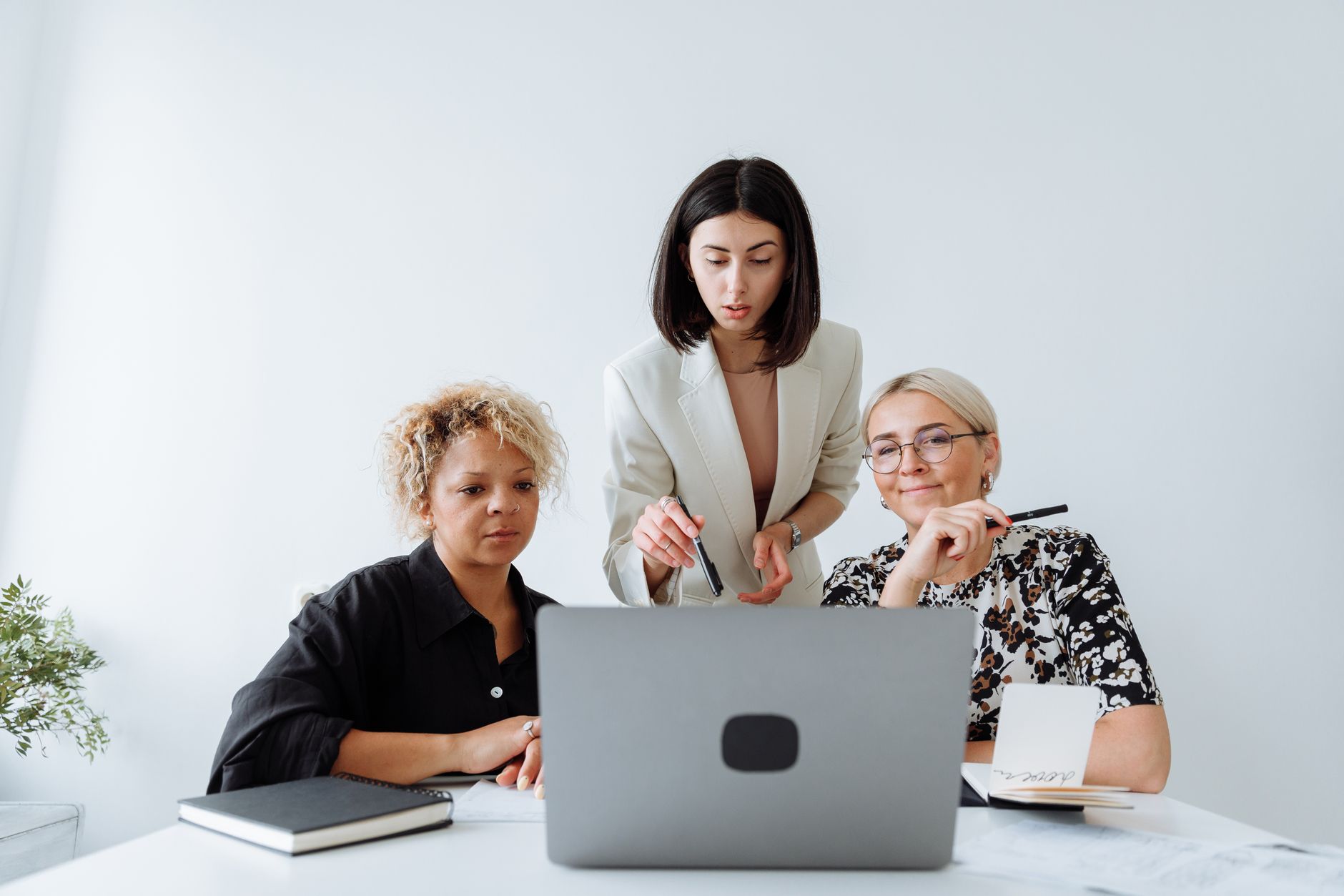 Best B2B Sales Automation Tools for 2026 1 B2B sales automation tools dashboard overview in a modern sales team environment