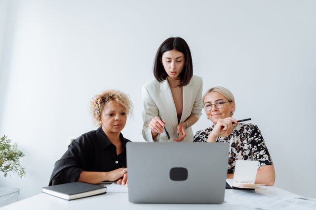 Professional organizing a B2B sales pipeline before follow-up