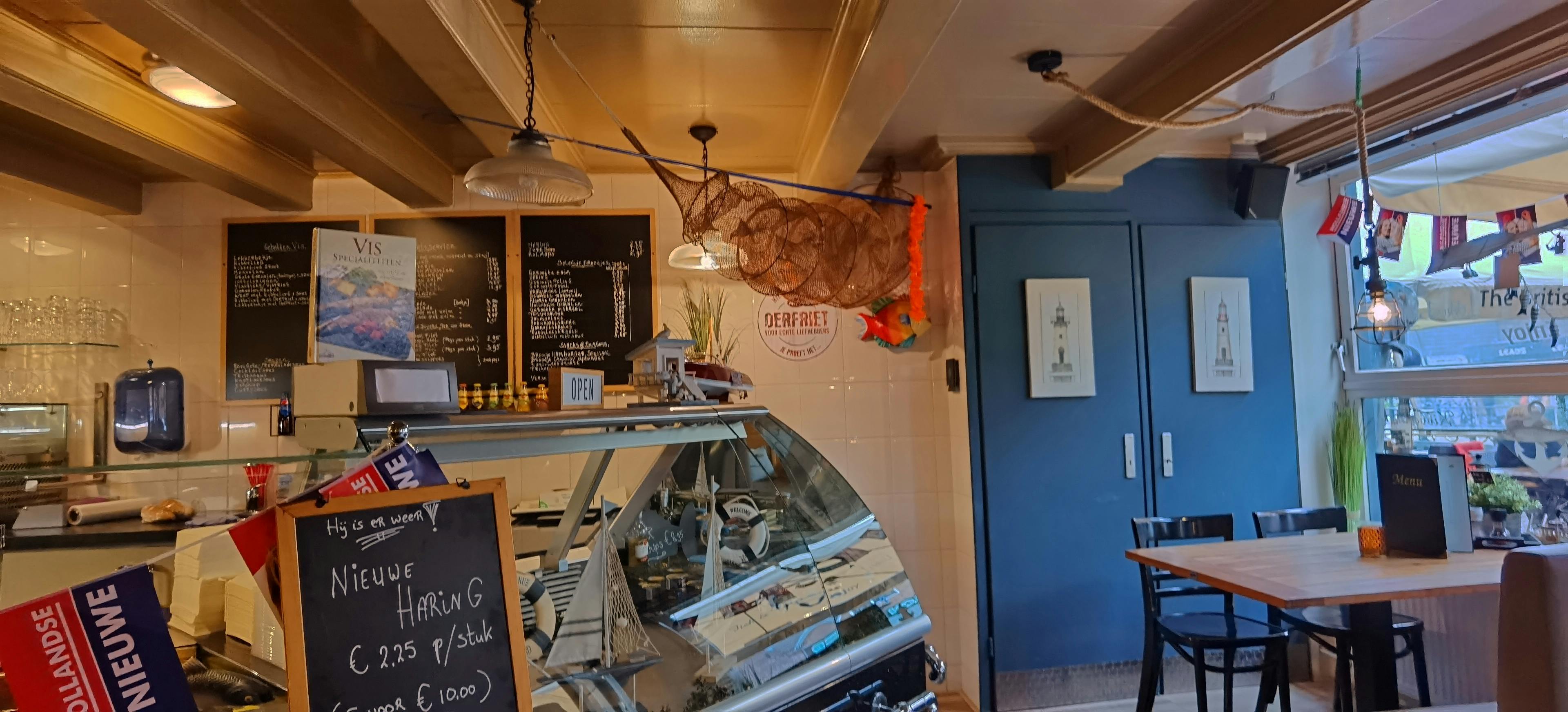 Salmo 23 - O Senhor é Meu Pastor na Bíblia Sagrada Bíblia sagrada aberta no Salmo 23 com luz suave iluminando as páginas