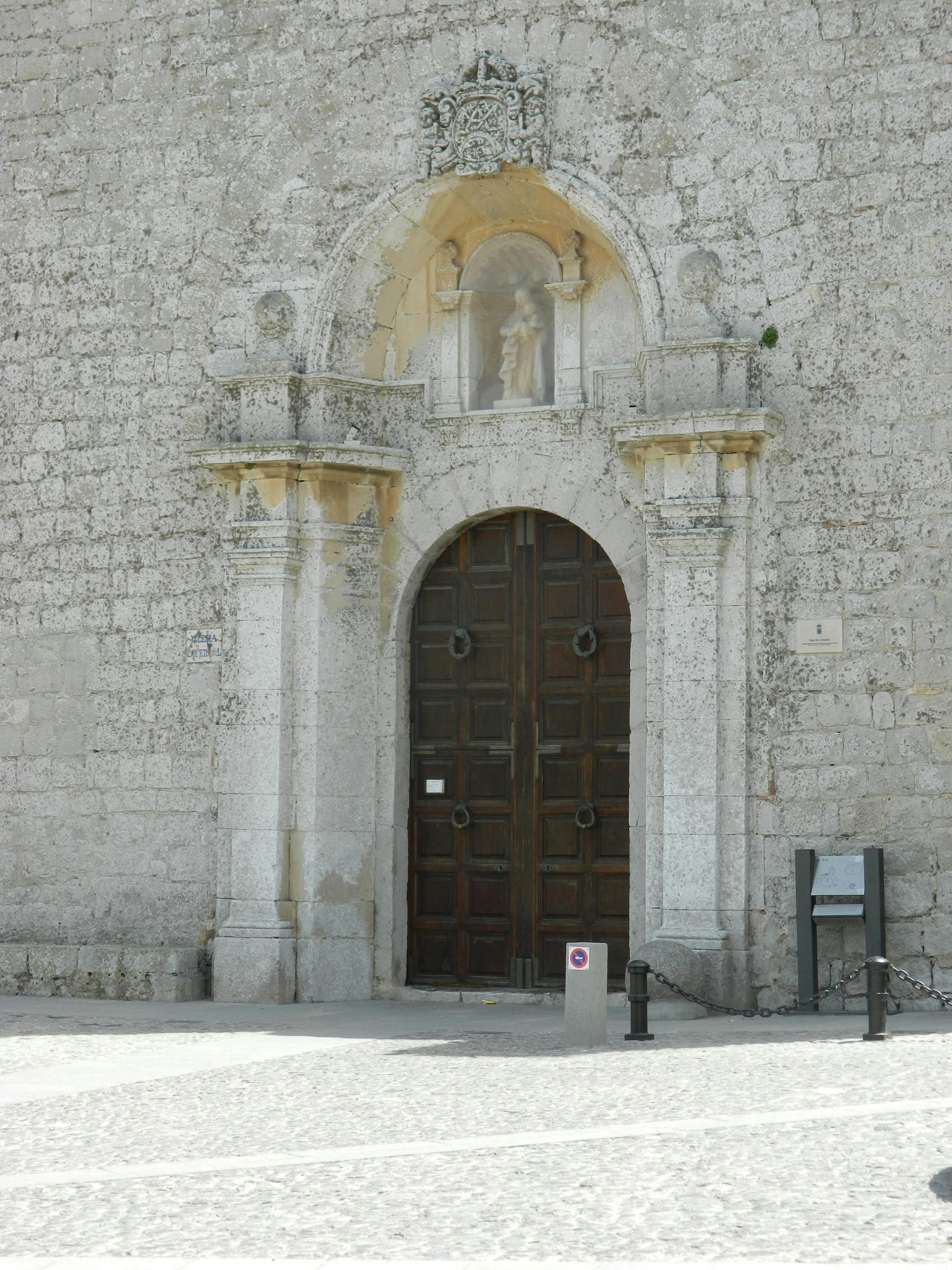 Graphiques de trading de cryptomonnaies sur un écran