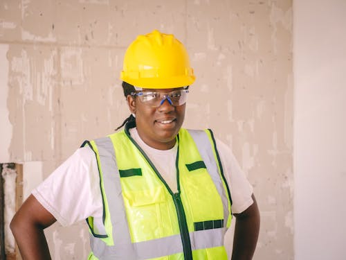 Free Female Engineer in Reflective Vest and Hardhat  Stock Photo