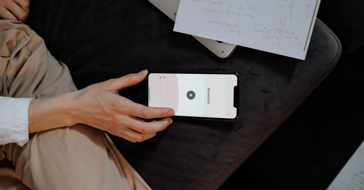 The Silent Drain: Why Mindless Scrolling Is Ruining Your Focus (And What Actually Works to Reclaim It)