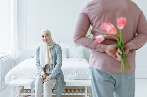 Kostnadsfri bild av asiatisk kvinna, blommor, muslim