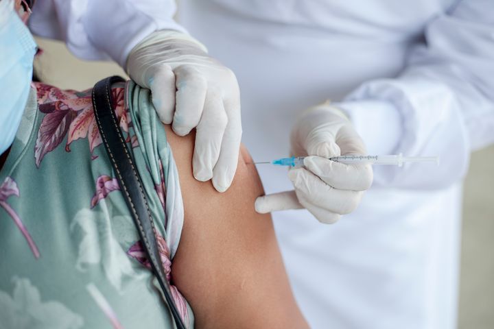 صورة فوتوغرافية تعبيرية عن حملة واسعة في أنغولا لتحصين أكثر من عشرة ملايين طفل