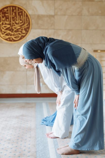 Al-Baqarah Ayat 43 Dirikan Shalat, Tunaikan Zakat, dan Rukuklah Bersama Orang-orang yang Rukuk Al-Baqarah Ayat 43 Dirikan Shalat, Tunaikan Zakat, dan Rukuklah Bersama Orang-orang yang Rukuk