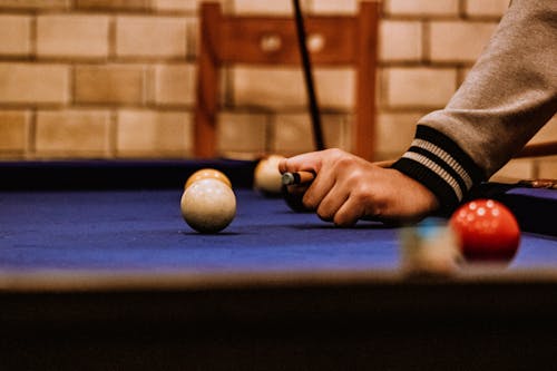 Foto profissional grátis de bolas de bilhar, esporte, jaqueta cinza
