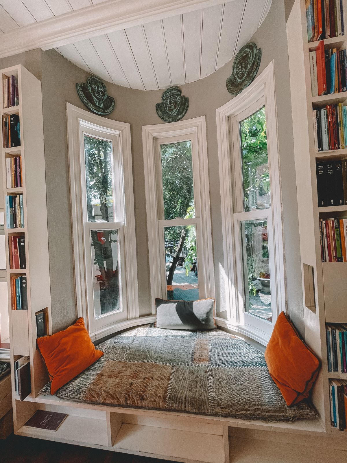 Bay window seat with deep pull-out drawers in a living room