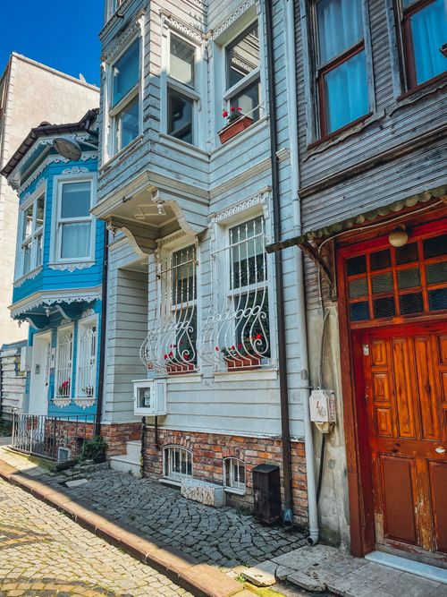 Free Charming facade of traditional Ottoman houses in Istanbul's Kuzguncuk neighborhood. Stock Photo