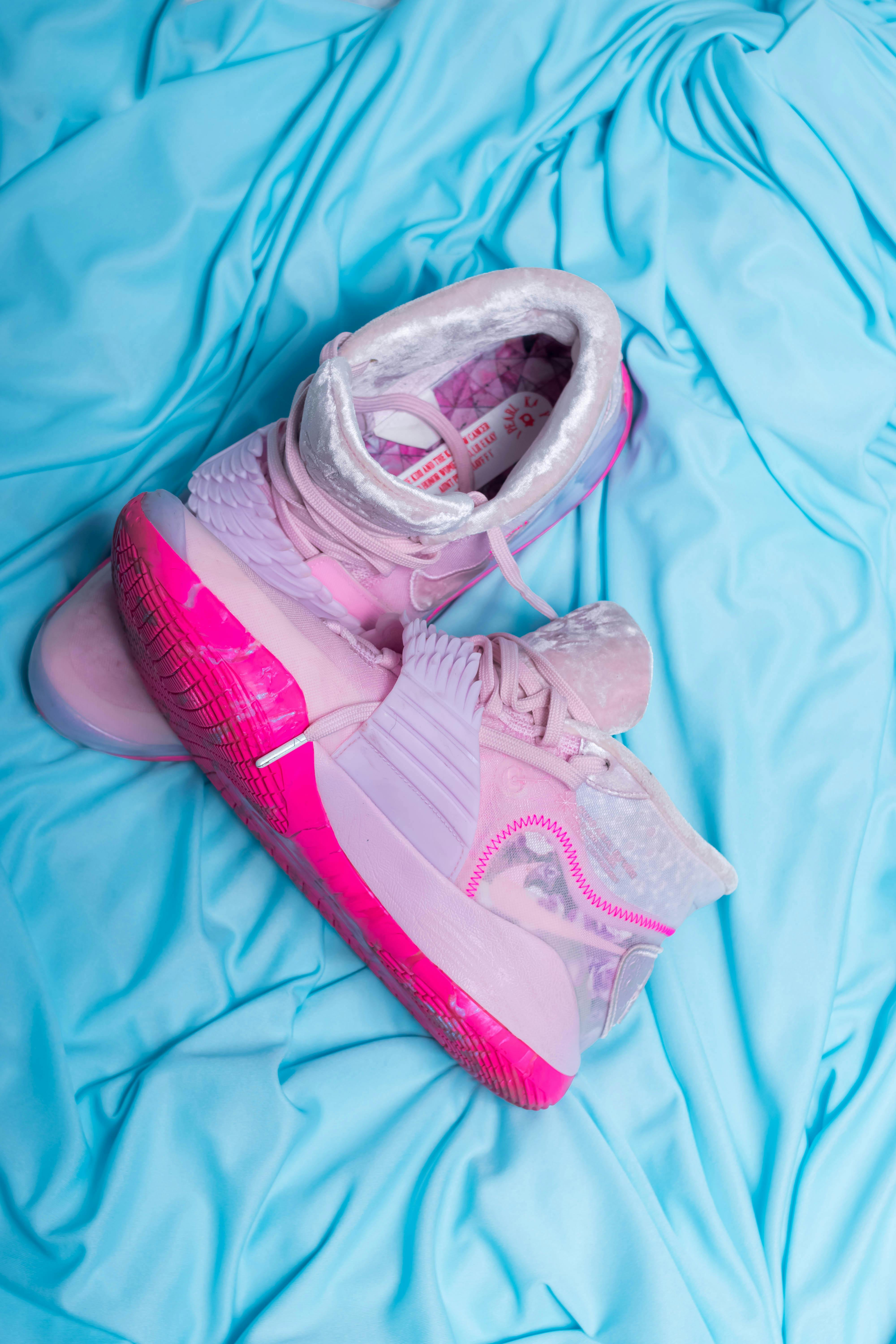 nike pink white