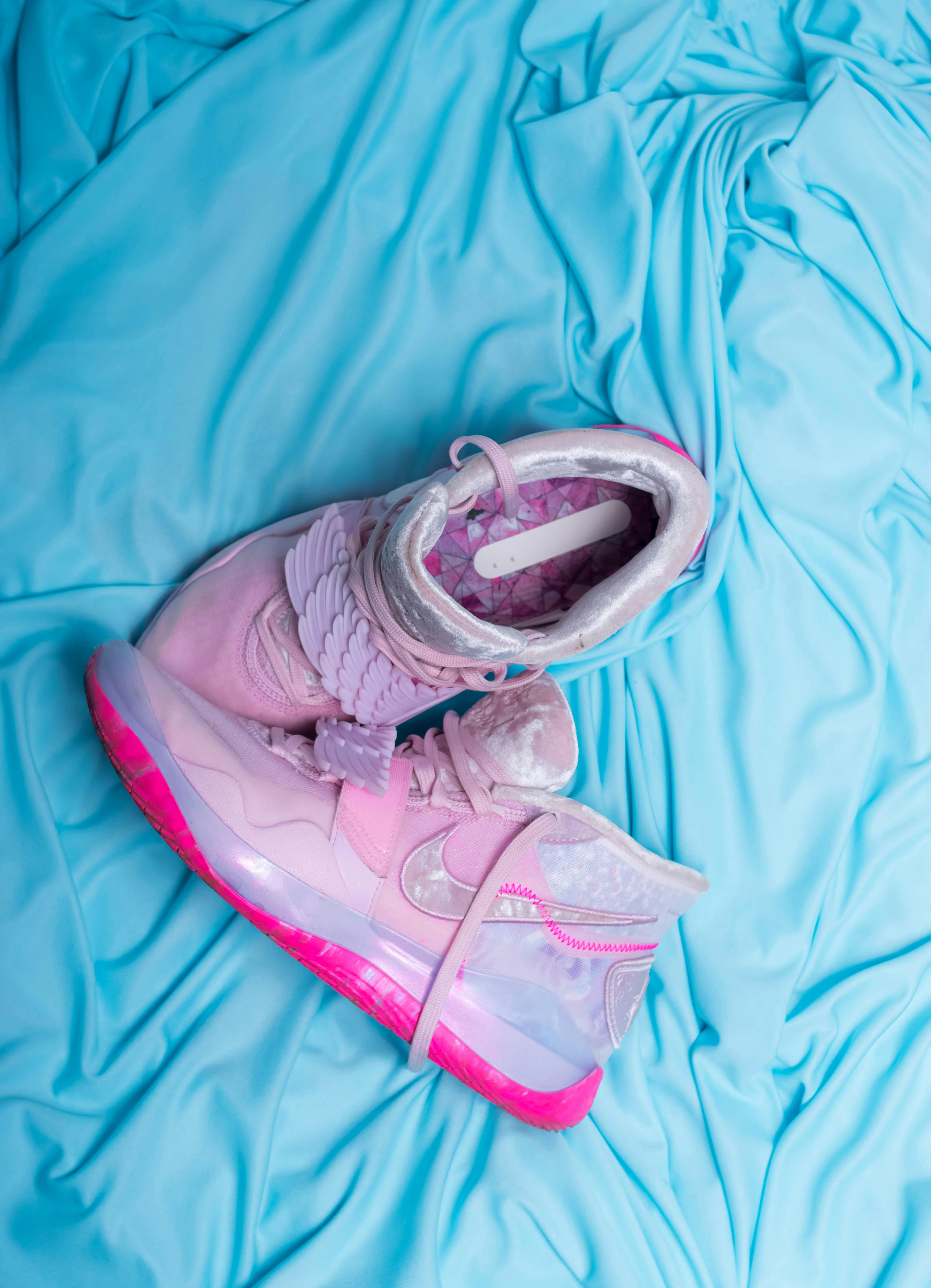 Pointe shoes with silk ribbon on floor · Free Stock Photo