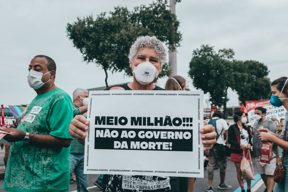 Sign displaying emergency numbers in Brazil: 190, 192, 193