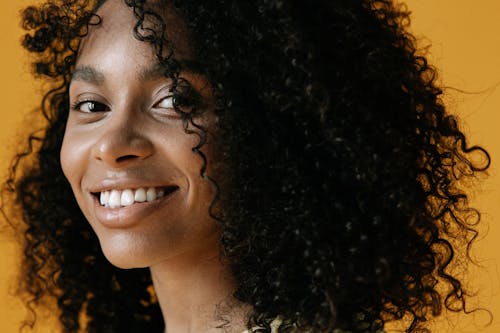 Photos gratuites de cheveux bouclés, femme, femme afro-américaine