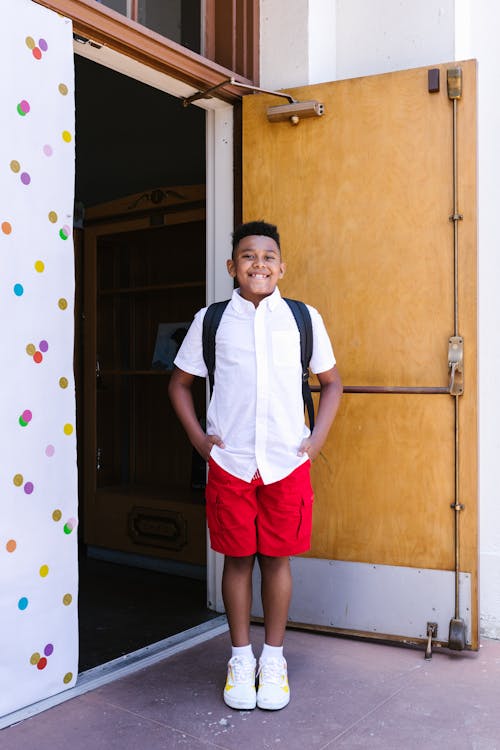 無料 アフリカ系アメリカ人の少年, バックパック, フルショットの無料の写真素材 写真素材