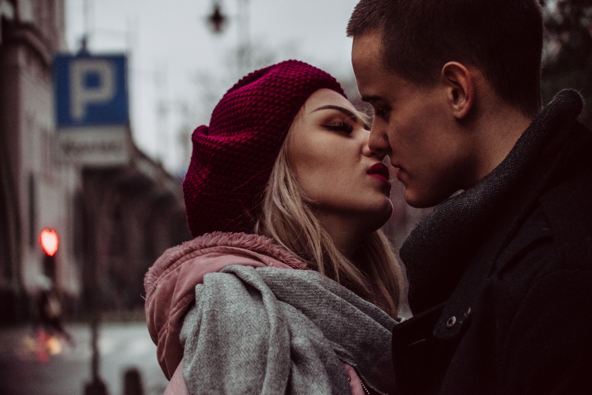 Joe Alwyn Kisses Sarah Pidgeon In London Days Before Taylor Swift's Wedding