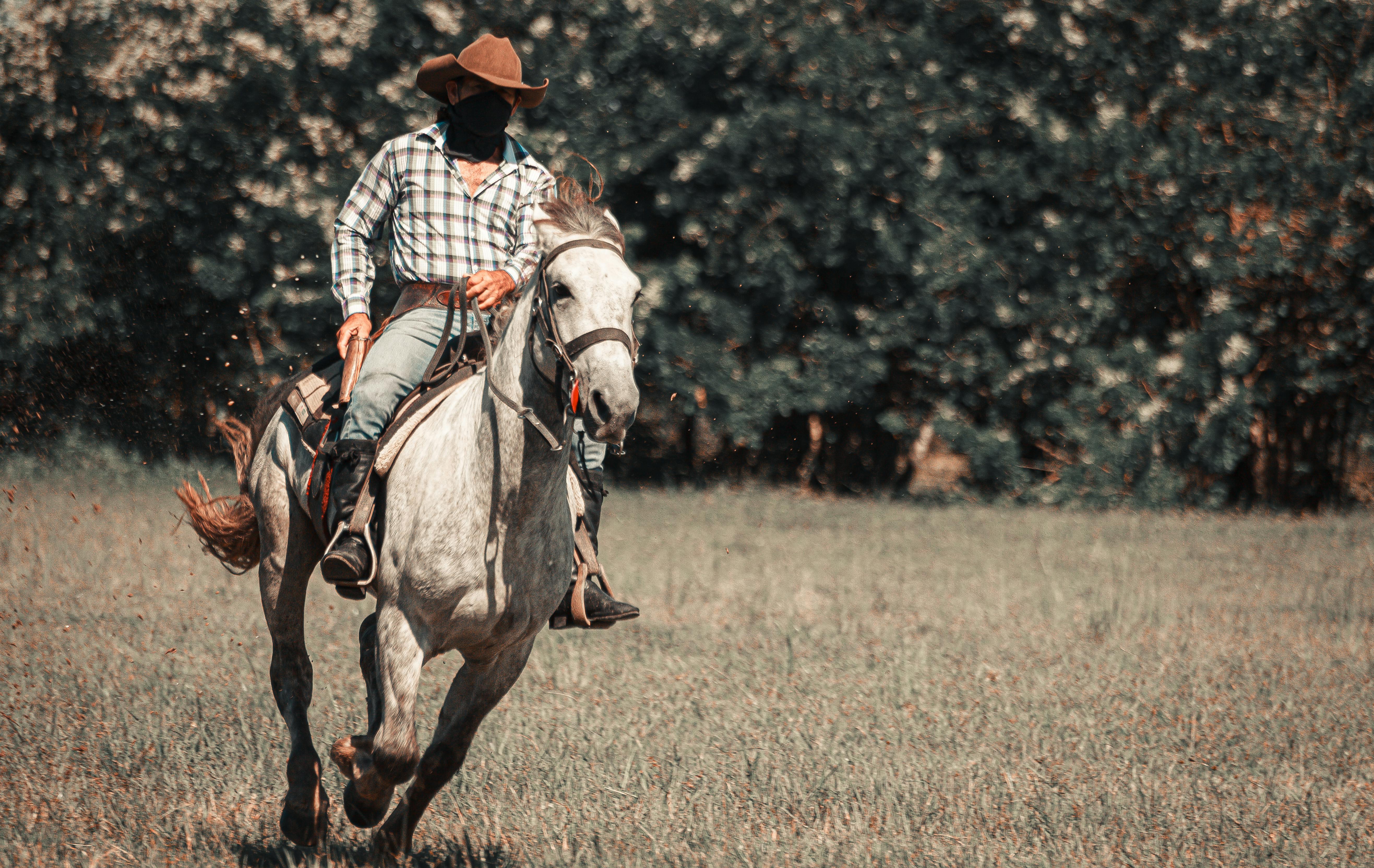 a man riding on a horse running on the field