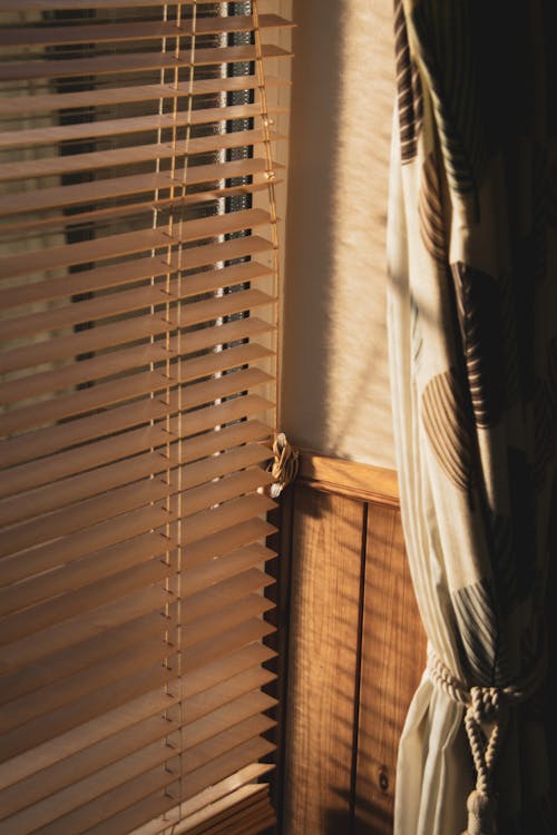 Darmowe zdjęcie z galerii z cień, odbicie światła, okno