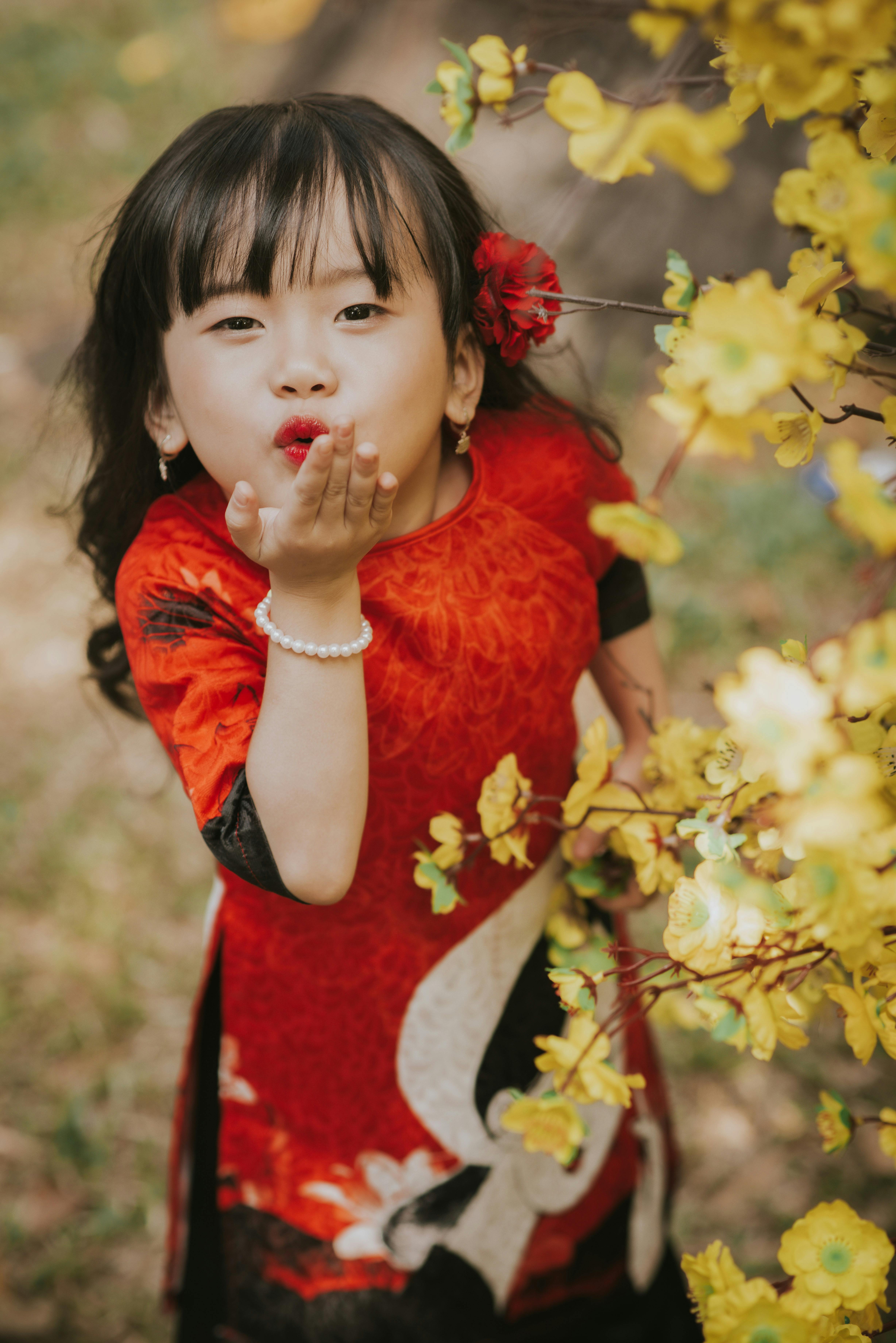 flying kiss kid