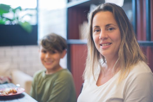 Immagine gratuita di #interno, a tavola, abbigliamento casual