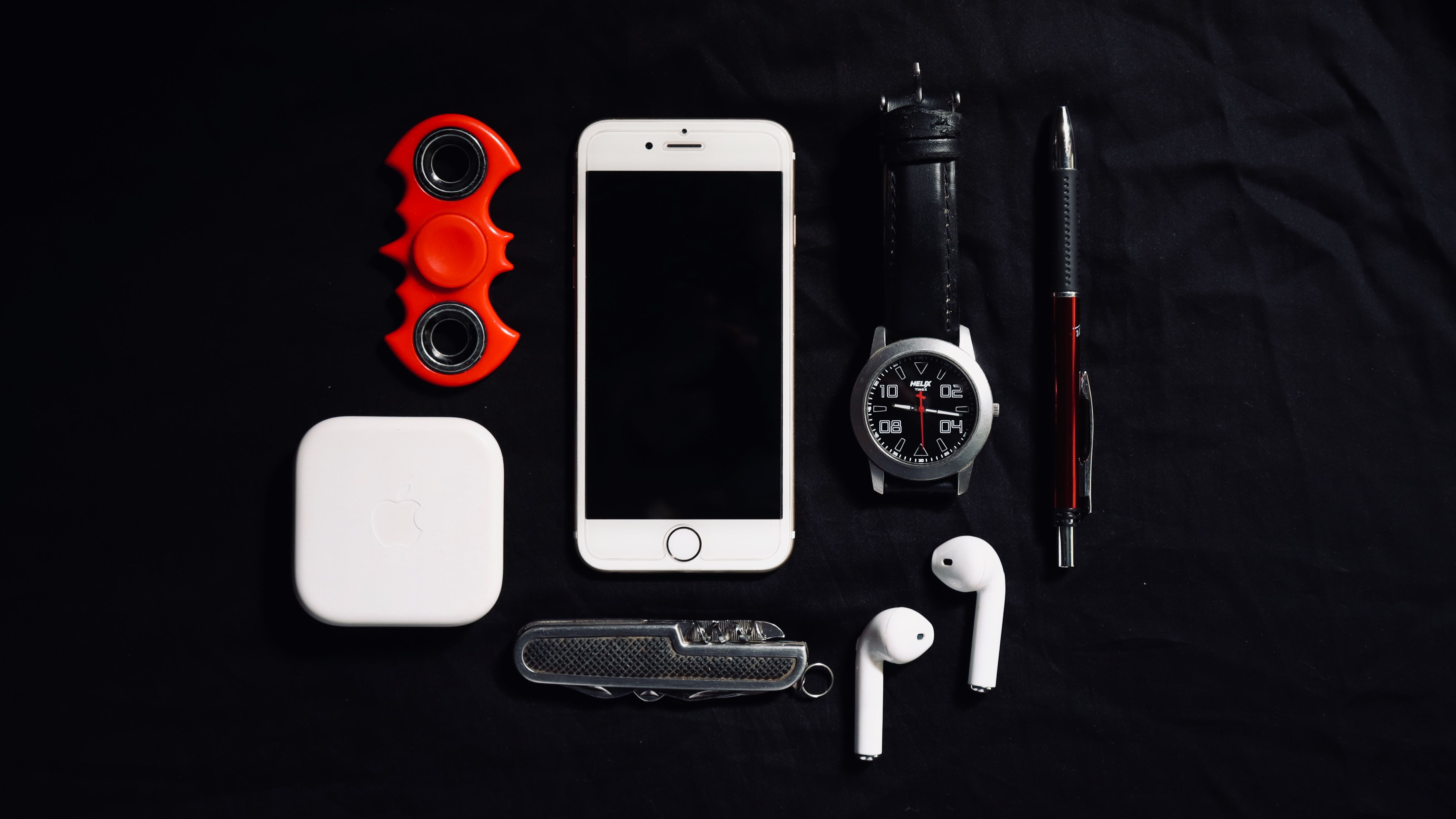 9 High-Tech Items Digital Nomads Should Never Leave Behind When Traveling For Remote Work — Photo by Hiral Chavda on Pexels