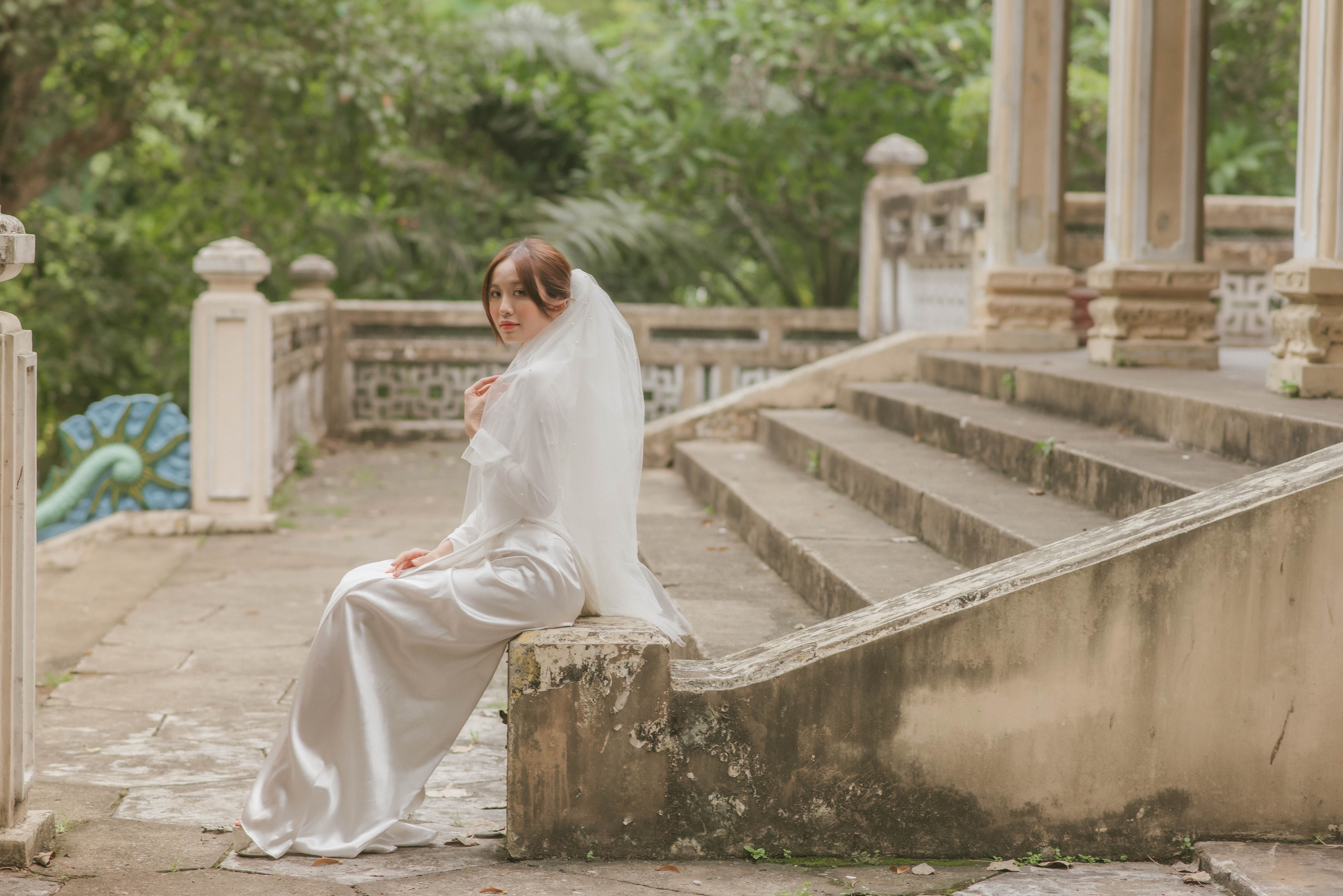Trang Điểm Cô Dâu Tiệc Cưới Buổi Tối Cho Da Dầu Tại Hà Nội