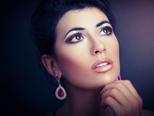 Free Close-up of a woman with elegant makeup and jewelry, showcasing her beauty. Stock Photo
