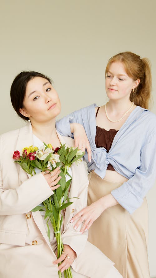 Kostnadsfri bild av asiatisk kvinna, blommor, flora