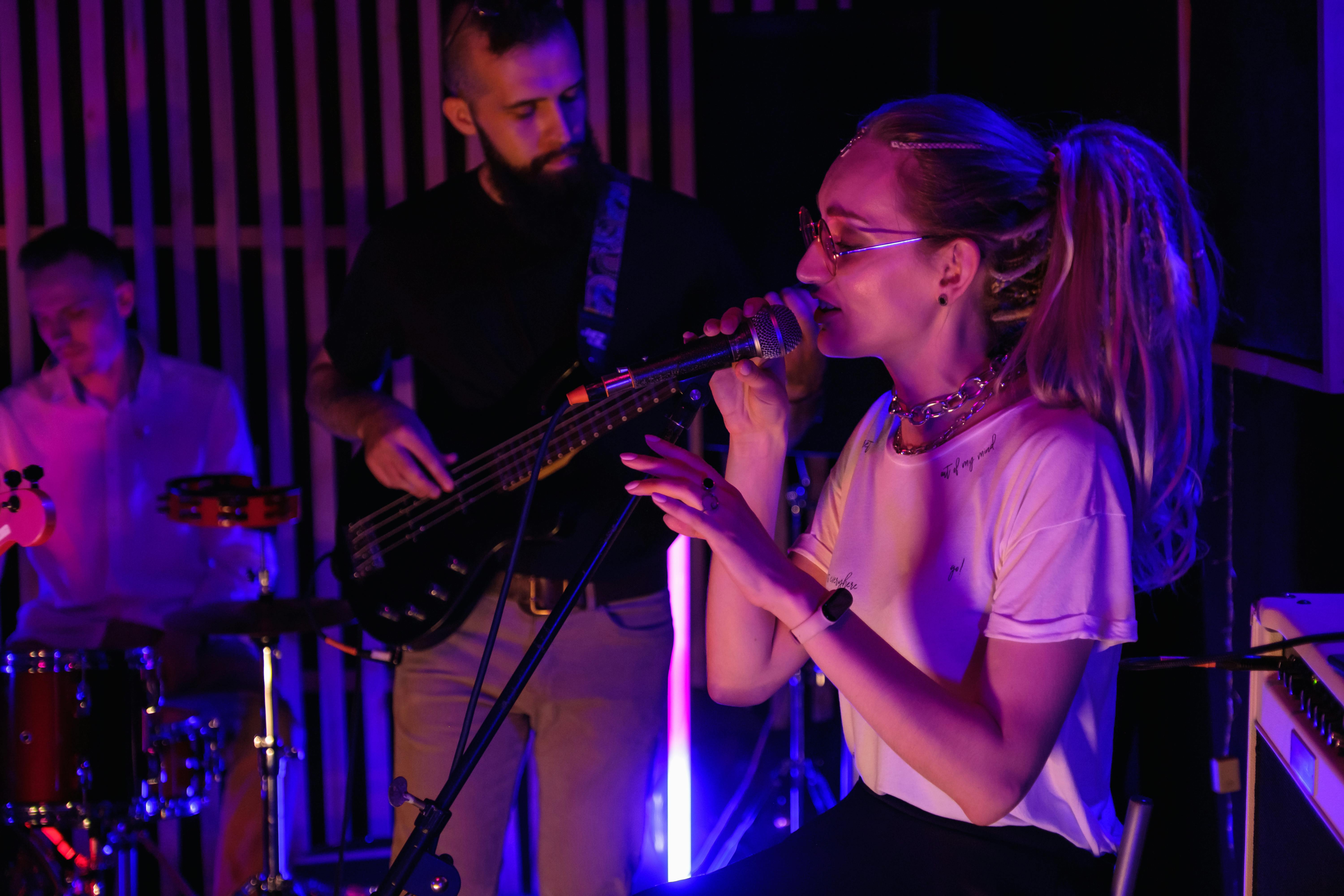 woman in whiteshirt singing