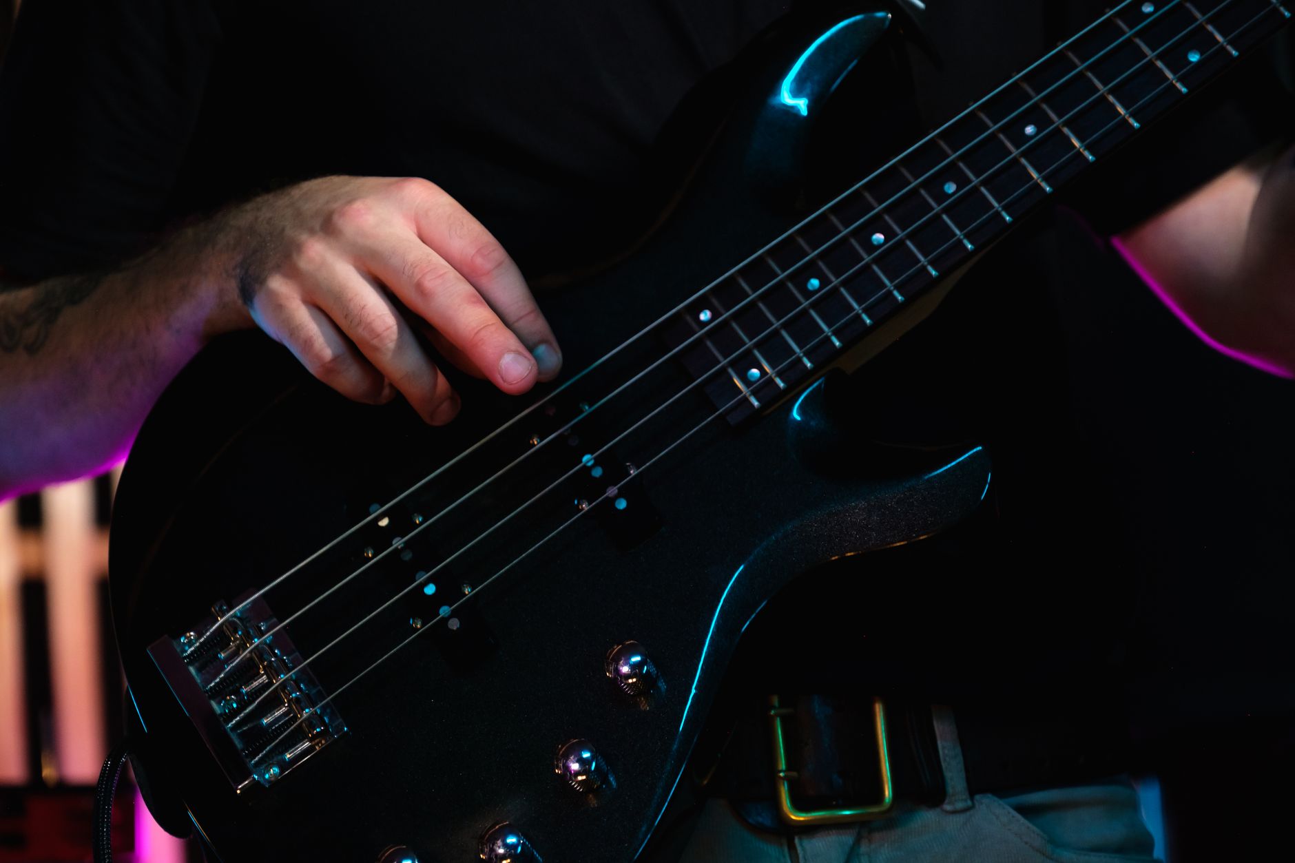 Mix-Ready Bass Shape Mix-ready bass patch with mono low end and wider high frequencies