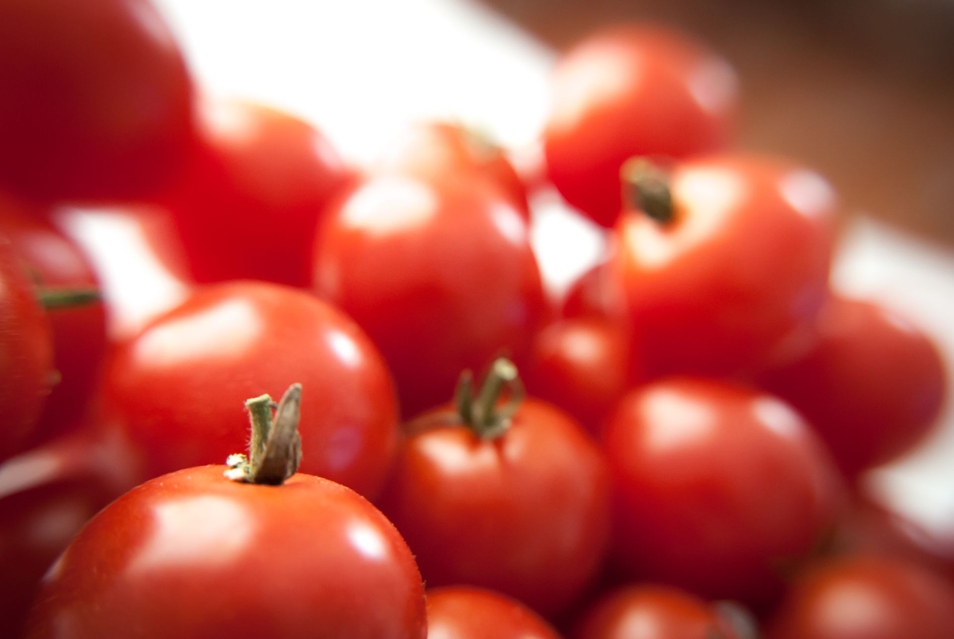 Vibrant close-up of fresh, ripe red tomatoes perfect for healthy eating.