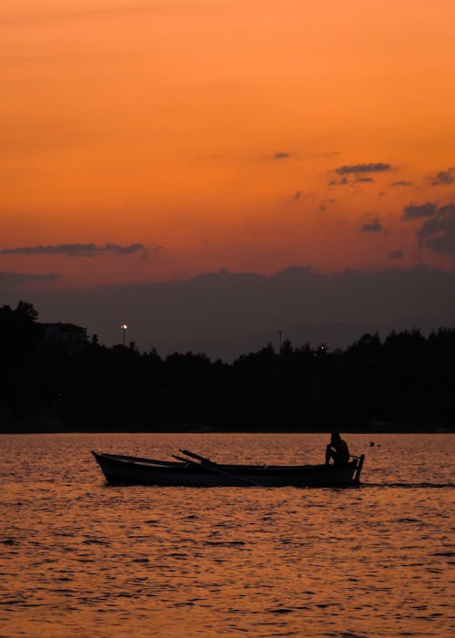 Základová fotografie zdarma na téma člun, oranžová obloha, osoba