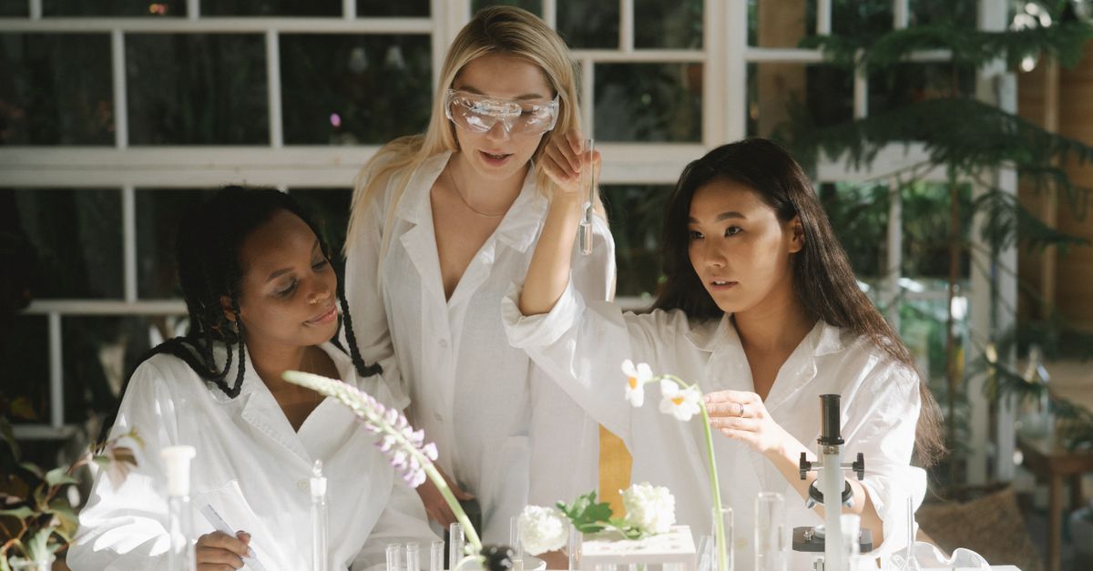 The 12 Women Scientists Whose Discoveries Were Credited to Others The 12 Women Scientists Whose Discoveries Were Credited to Others