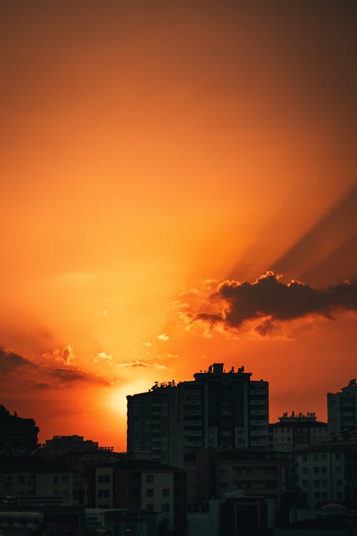 Foto stok gratis cityscape, dalam silhouette, formasi awan