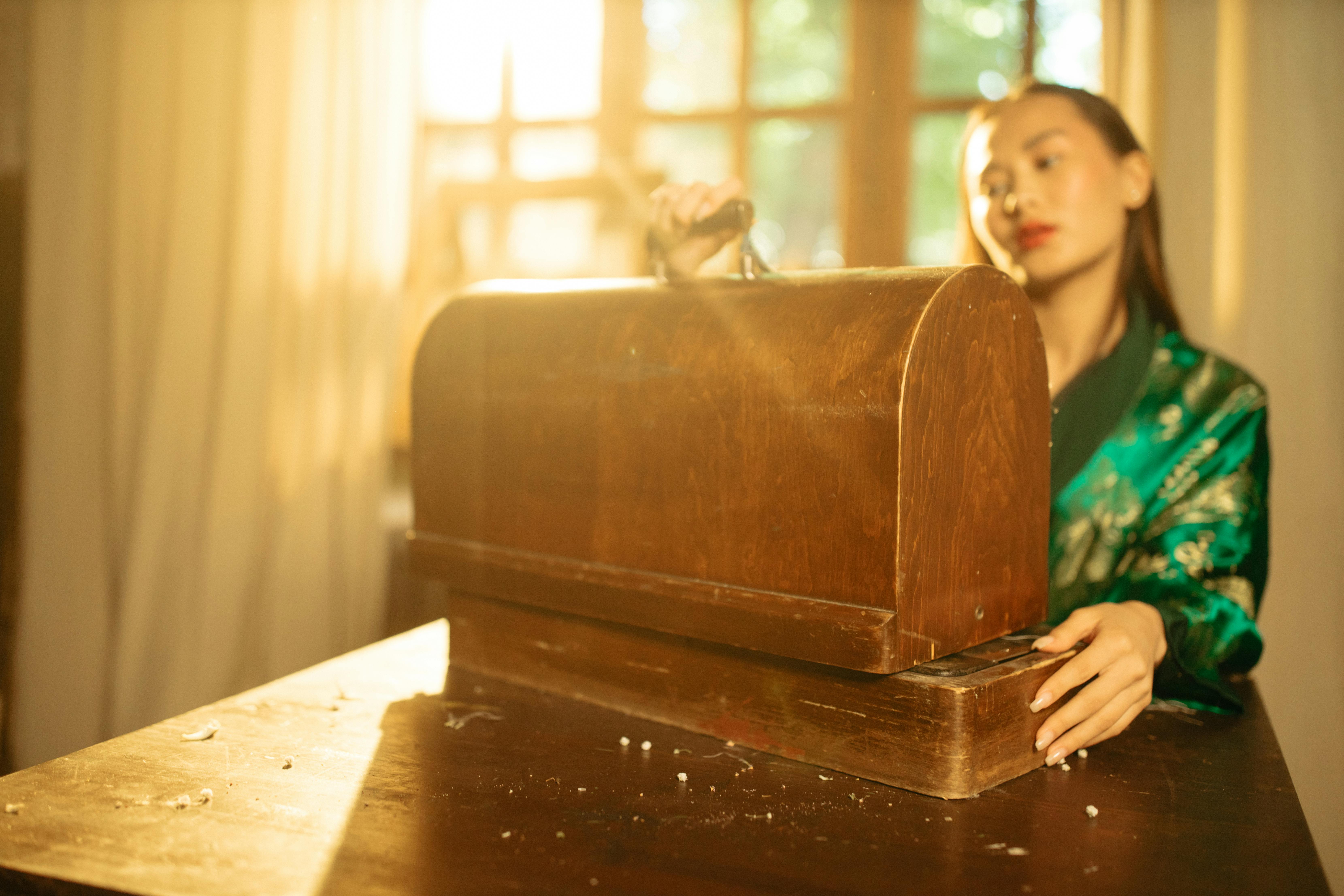 Unsolved Histories Revealed: The Mystery of the Amber Room