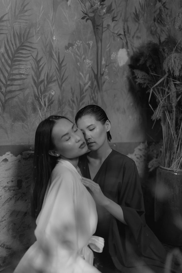 Portrait Of Japanese Women In Black And White 