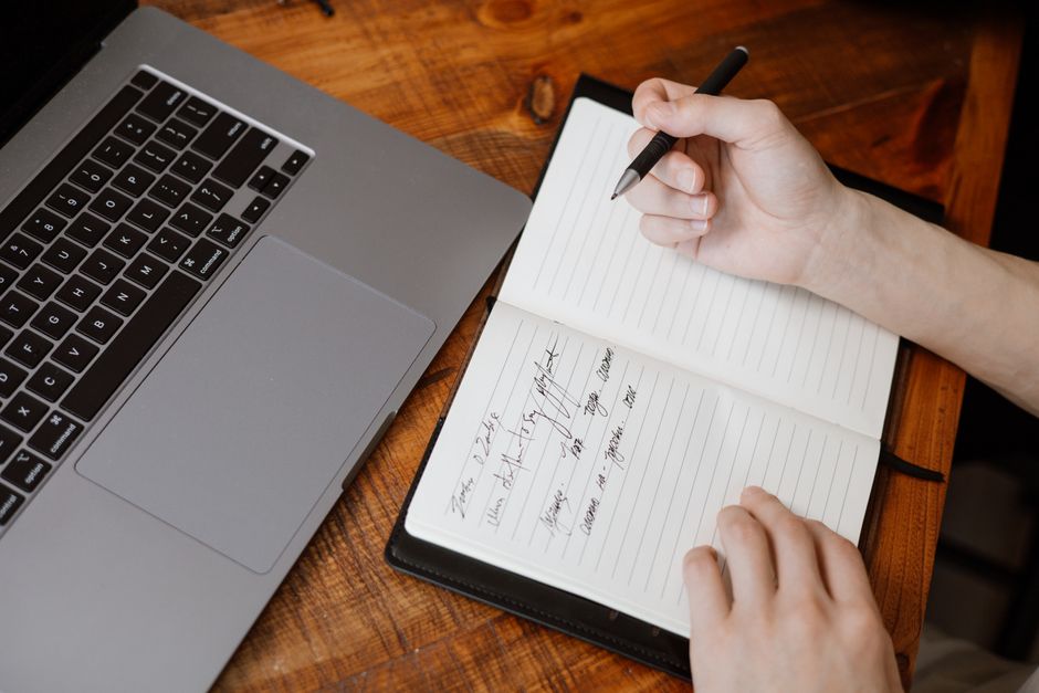 laptop and notebook everyday scene lifestyle photo 1