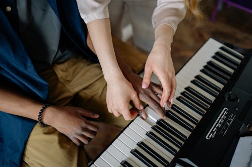 Ilmainen kuvapankkikuva tunnisteilla kädet, lähikuva, painamalla