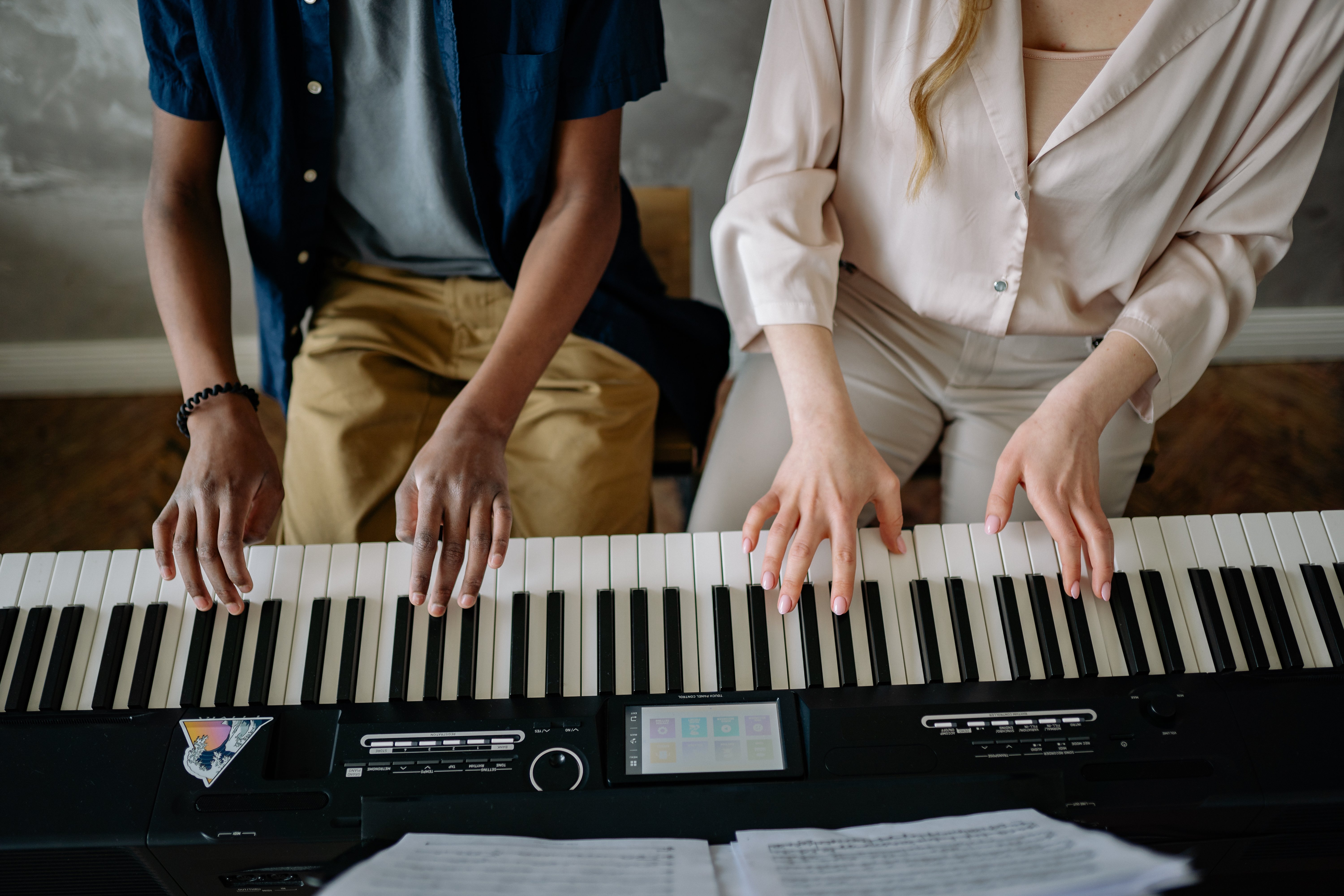 How To Play Popular Piano In 10 Easy Lessons