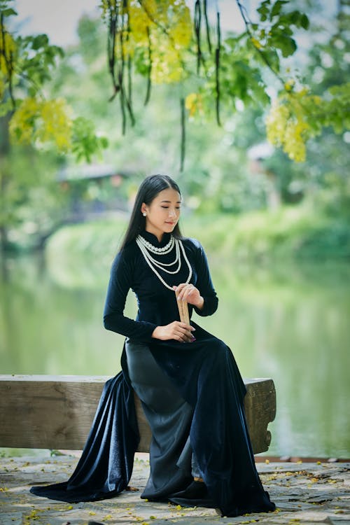 Darmowe zdjęcie z galerii z ao dai, azjatka, czarna sukienka