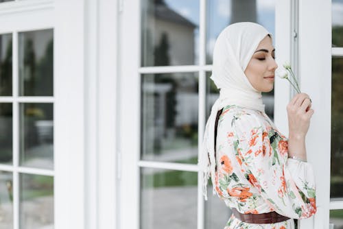 Ilmainen kuvapankkikuva tunnisteilla haiseva, henkilö, hijab