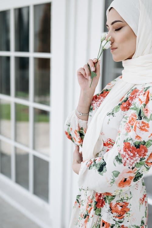 Kostnadsfri bild av blommig klänning, blommor, hijab