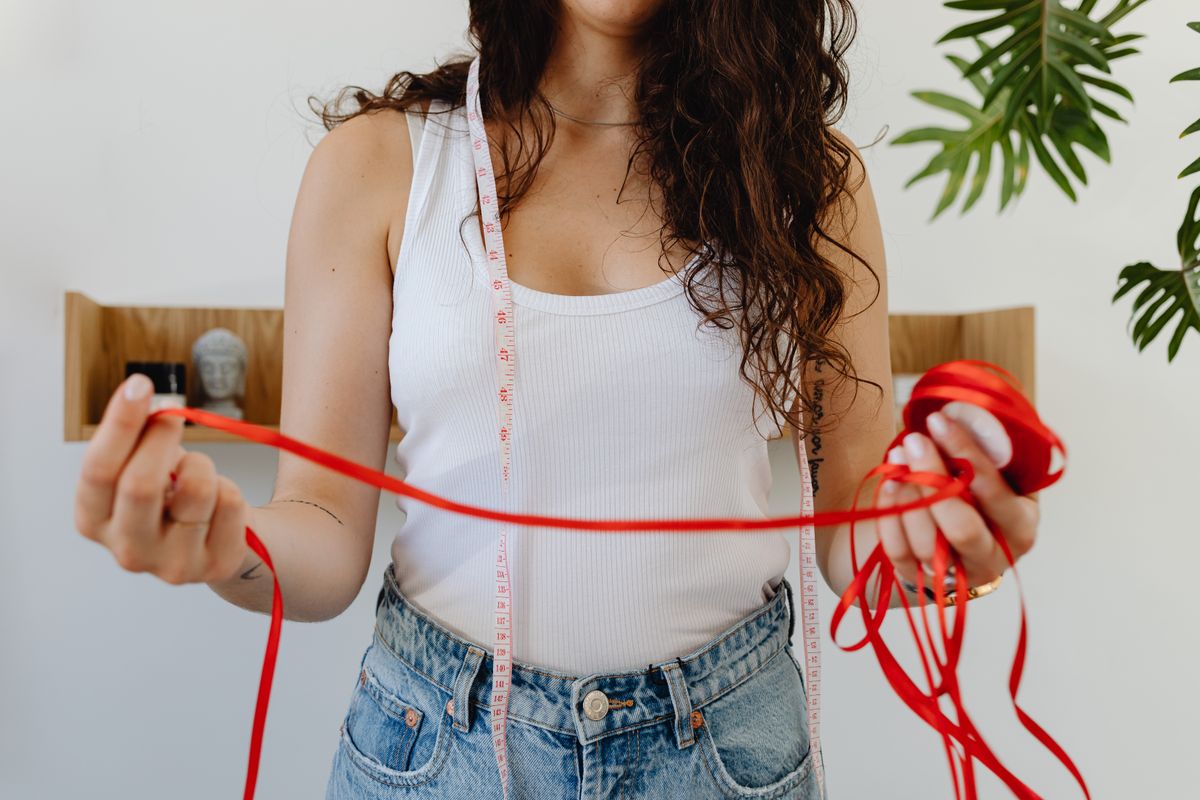 Geschenkpapier + Bänder clever aufbewahren: 6 Systeme + DIY-Ideen — Fertiges Werk