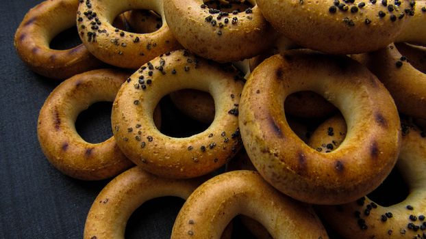 Delicious close-up of traditional sushki with poppy seeds, perfect for bakery or food-related content.