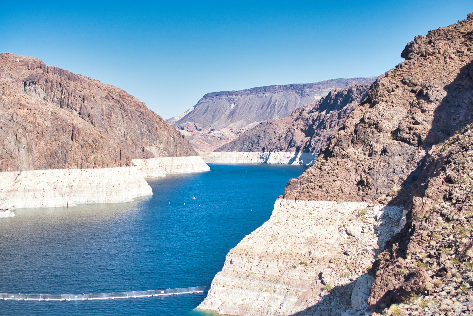 Breathtaking view of Lake Mead surrounded by rocky cliffs under a clear blue sky.