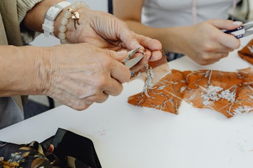 Foto profissional grátis de corte, fechar-se, mãos