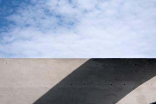Kostnadsfri bild av abstrakt, betong, blå himmel