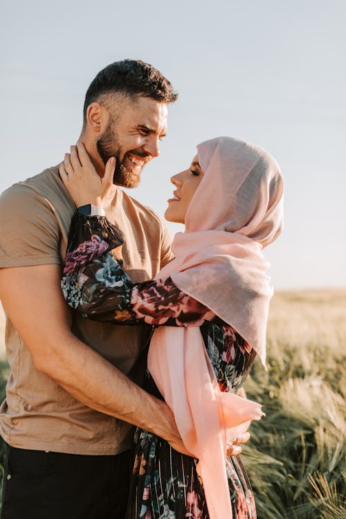 Foto profissional grátis de afeição, alegre, amor