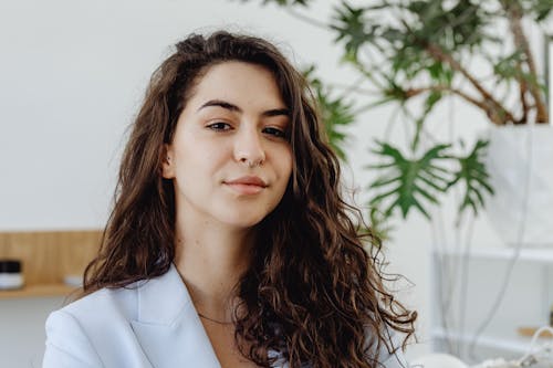 Foto profissional grátis de atraente, bonita, chefe da menina