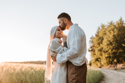 Kostenloses Stock Foto zu frau, fröhlich, gesichtsausdruck